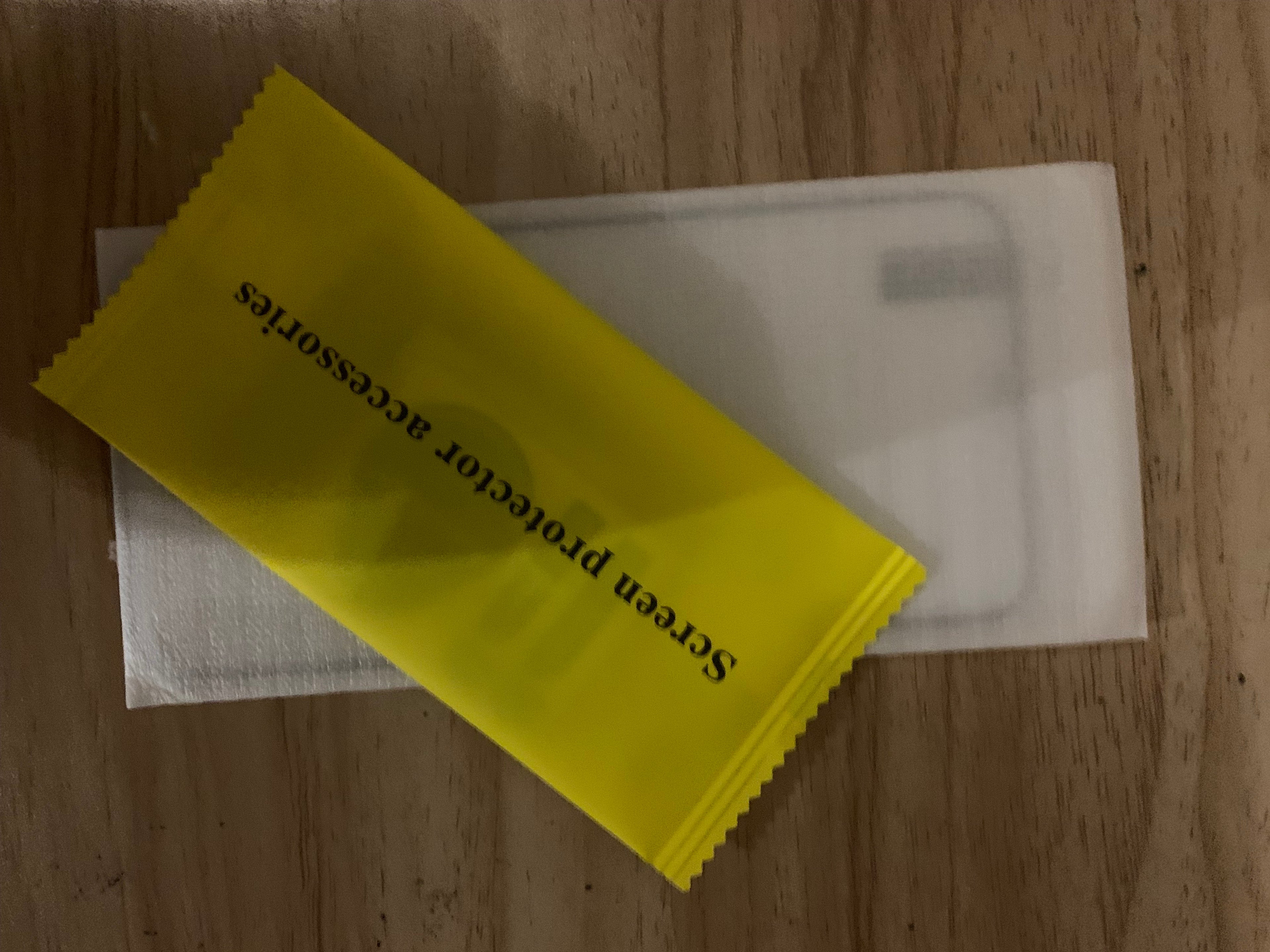 Vetro Temperato Premium Gorilla Glass™ con Guida di Installazione Automatica + Kit Manutenzione Pro